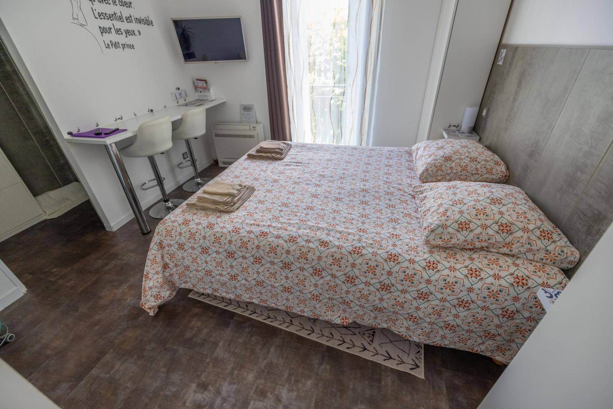 Maison D'Hotes Coeur D'Herault - Gite Et Chambres D'Hotes - Spa & Massages Peret Room photo