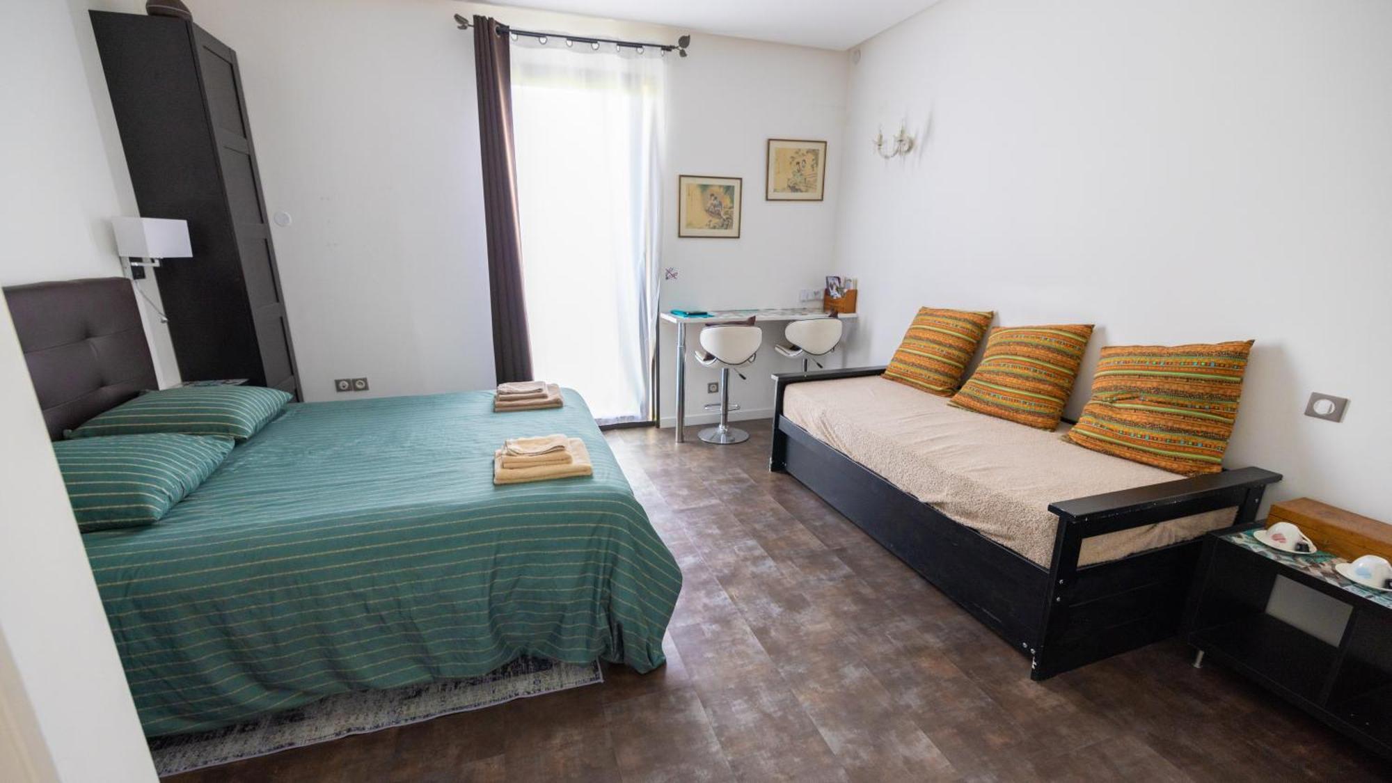 Maison D'Hotes Coeur D'Herault - Gite Et Chambres D'Hotes - Spa & Massages Peret Room photo