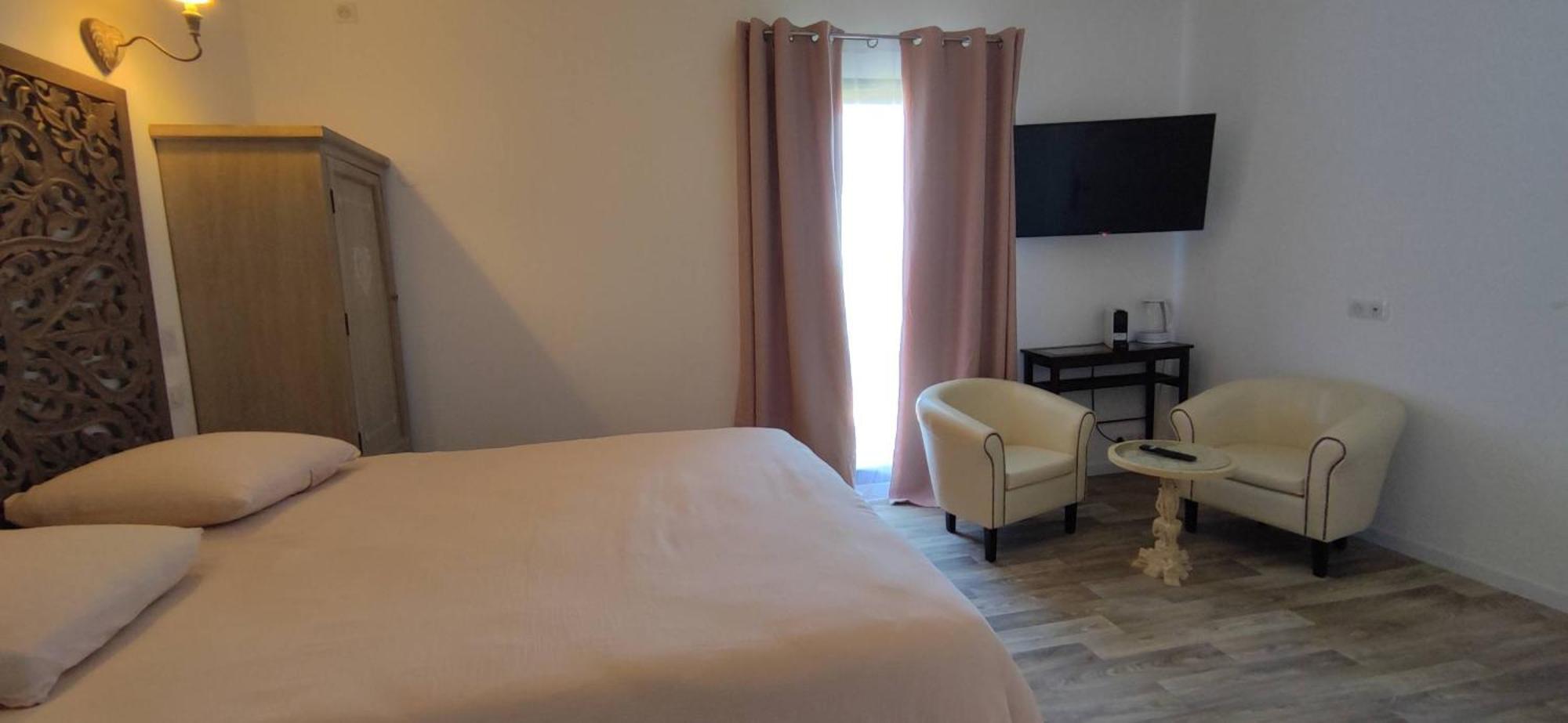 Maison D'Hotes Coeur D'Herault - Gite Et Chambres D'Hotes - Spa & Massages Peret Room photo